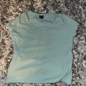 Cropped tee